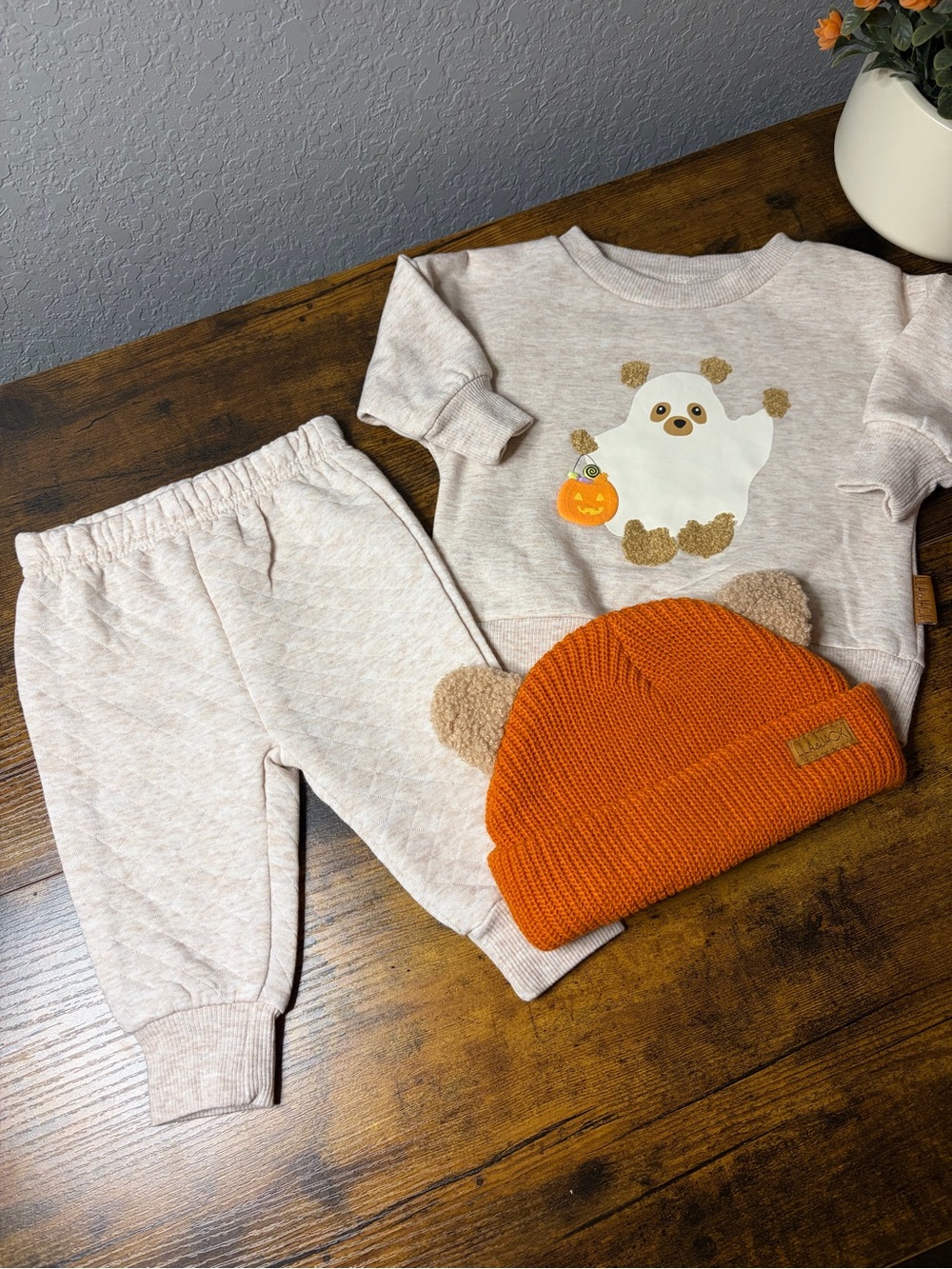 Kids Neutral Beige Two-Piece Outfit with Orange Knit Beanie